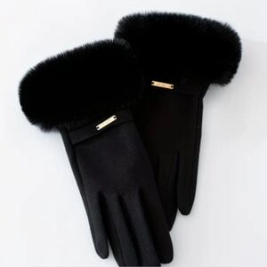 Elegant Black Fur-Trimmed Gloves